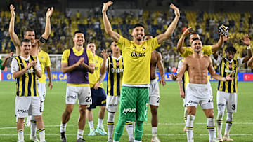 Fenerbahçe oyuncularının galibiyet kutlaması