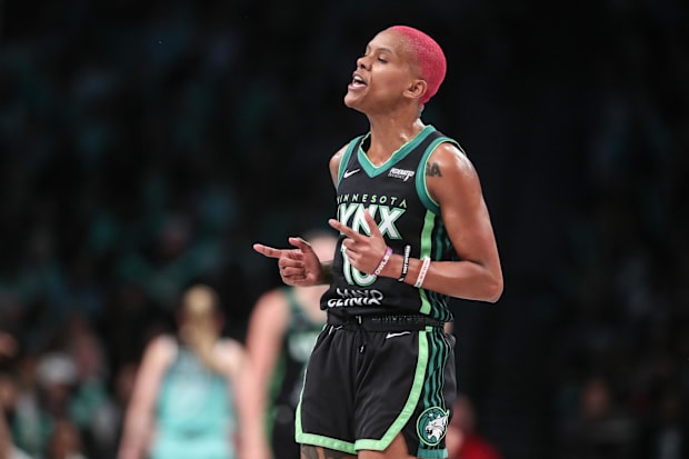 Minnesota Lynx guard Courtney Williams (10)