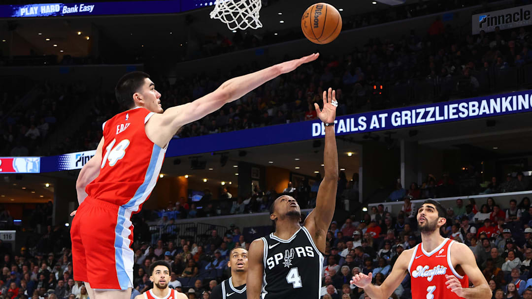 Mar 1, 2025; Memphis, Tennessee, USA; San Antonio Spurs guard De'Aaron Fox (4) shoots as Memphis Grizzlies center Zach Edey (14) defends during the fourth quarter at FedExForum. Mandatory Credit: Petre Thomas-Imagn Images