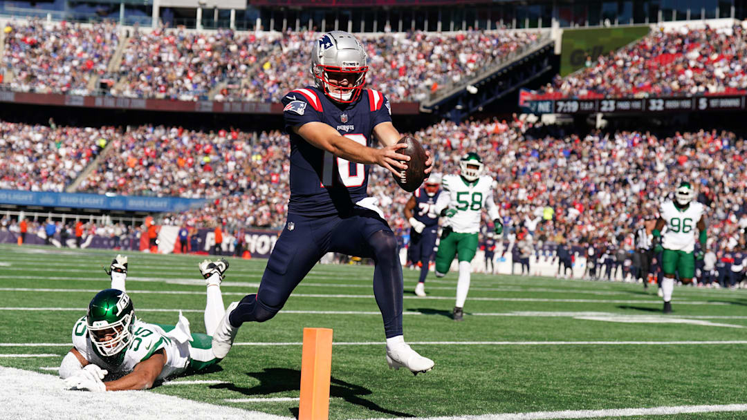 Oct 27, 2024; Foxborough, Massachusetts, USA; New England Patriots quarterback Drake Maye (10) runs the ball for a touchdown against the New York Jets in the first quarter at Gillette Stadium. Mandatory Credit: David Butler II-Imagn Images