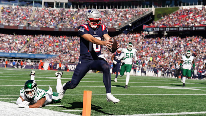 Oct 27, 2024; Foxborough, Massachusetts, USA; New England Patriots quarterback Drake Maye (10) runs the ball for a touchdown against the New York Jets in the first quarter at Gillette Stadium. Mandatory Credit: David Butler II-Imagn Images