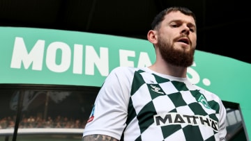 Ein Trio rund um Oliver Burke könnte vor einem Abschied aus Bremen stehen