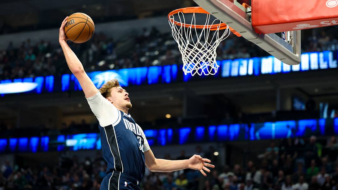Mar 23, 2026; Dallas, Texas, USA; Dallas Mavericks forward Cooper Flagg (32) dunks during the first quarter against the Golden State Warriors at American Airlines Center. Mandatory Credit: Kevin Jairaj-Imagn Images Mar 23, 2026; Dallas, Texas, USA; Dallas Mavericks forward Cooper Flagg (32) dunks during the first quarter against the Golden State Warriors at American Airlines Center. Mandatory Credit: Kevin Jairaj-Imagn Images