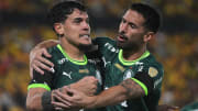 Gustavo Gómez e Luan devem formar a dupla de zaga