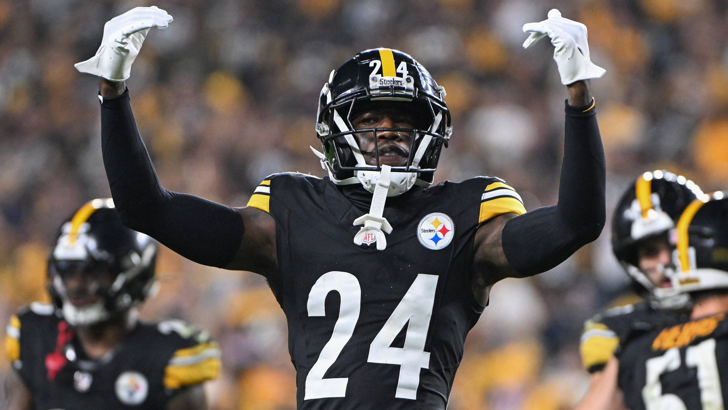 Cowboys Jerry Jones Expresses Interest in Keeping Joey Porter Jr. Long-Term