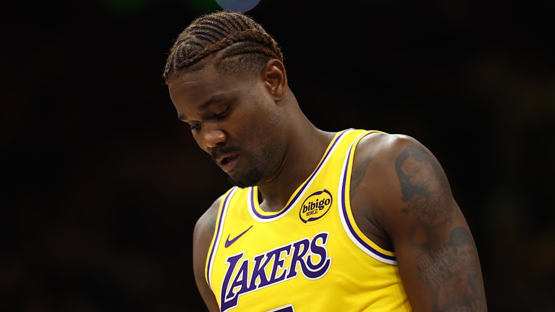 Los Angeles Lakers center Deandre Ayton