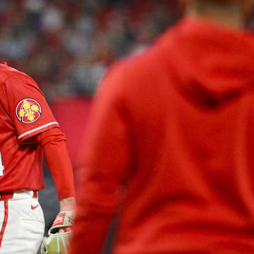 May 2, 2025; St. Louis, Missouri, USA;  St. Louis Cardinals starting pitcher Sonny Gray (54) waits on the mound as manager Oliver Marmol (37) walks out to remove him from the game against the New York Mets during the fifth inning at Busch Stadium. Mandatory Credit: Jeff Curry-Imagn Images