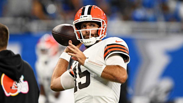 Cleveland Browns quarterback Joe Flacco (15) warms up before the game against the Detroit Lions.