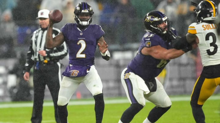 Baltimore Ravens quarterback Tyler Huntley (2) looks to pass during the third quarter against the Pittsburgh Steelers at M&T Bank Stadium. 