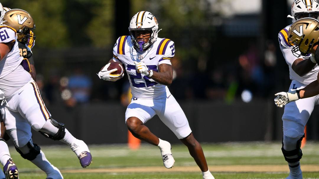 Harlem Berry runs the ball against Vanderbilt in 2025 Harlem Berry runs the ball against Vanderbilt in 2025