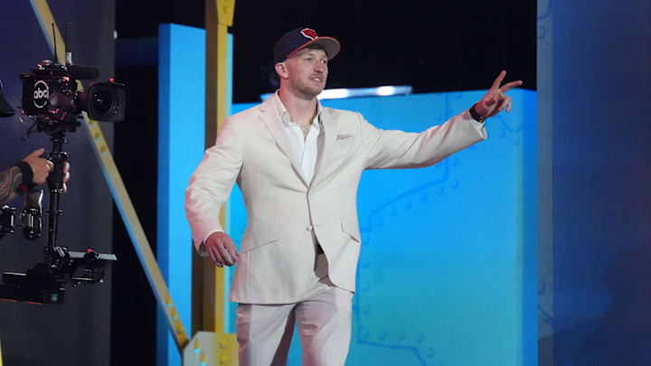 Apr 23, 2026; Pittsburgh, PA, USA; Oregon Ducks defensive back Dillon Thieneman is selected by the Chicago Bears as the number 25 pick during the 2026 NFL Draft at Acrisure Stadium. Mandatory Credit: Kirby Lee-Imagn Images