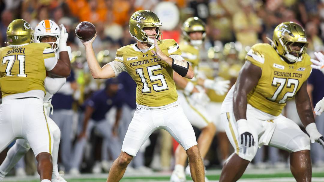 Sep 12, 2026; Atlanta, Georgia, USA; Georgia Tech Yellow Jackets quarterback Alberto Mendoza (15) throws a pass against the Tennessee Volunteers in the second quarter at Bobby Dodd Stadium at Hyundai Field. Mandatory Credit: Brett Davis-Imagn Images Sep 12, 2026; Atlanta, Georgia, USA; Georgia Tech Yellow Jackets quarterback Alberto Mendoza (15) throws a pass against the Tennessee Volunteers in the second quarter at Bobby Dodd Stadium at Hyundai Field. Mandatory Credit: Brett Davis-Imagn Images