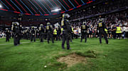 Der Rasen in der Münchner Allianz Arena hat sichtlich gelitten