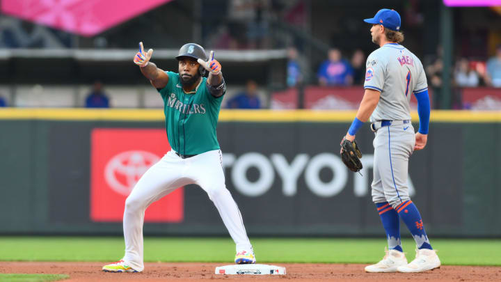 Seattle Mariners left fielder Randy Arozarena celebrates after hitting an RBI double against the New York Mets on Saturday at T-Mobile Park.