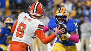 Pittsburgh Panthers defensive lineman Chief Borders (14)