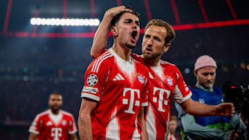 Aleksandar Pavlovic feiert mit Harry Kane