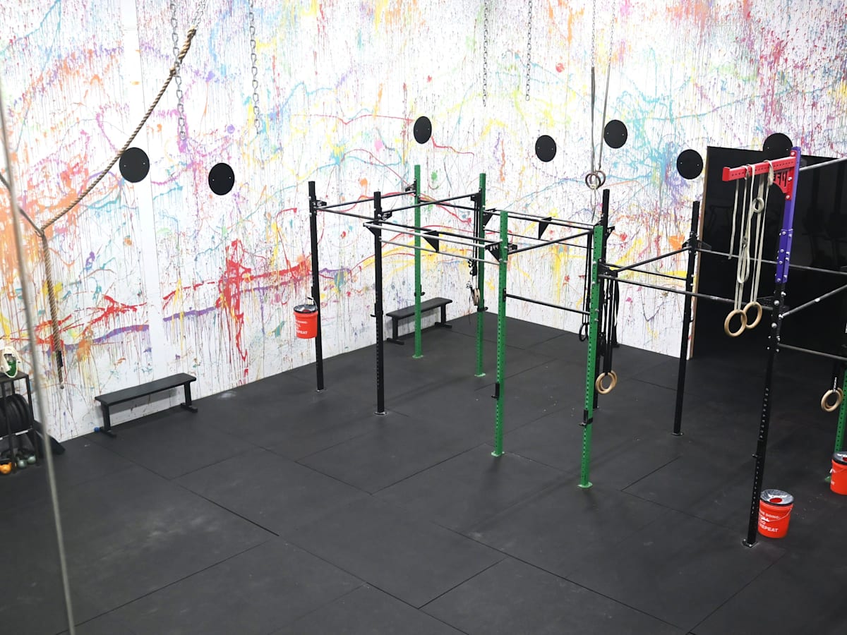 Viral fitness model Jen Selter poses near the ocean in jaw