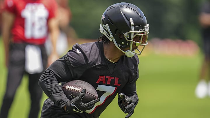 Jun 3, 2024; Atlanta, GA, USA; Atlanta Falcons running back Bijan Robinson (7) shown on the field during Falcons OTA at the Falcons Training facility. Mandatory Credit: Dale Zanine-Imagn Images