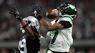 Nate Hobbs guarding Garrett Wilson.