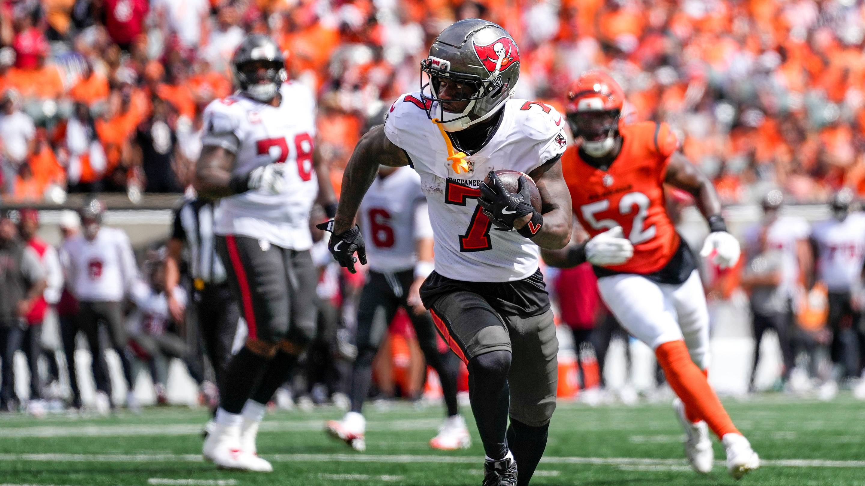 Fantasy Football Week 2 Start ‘Em, Sit ‘Em: Bucky Irving vs. David Montgomery
