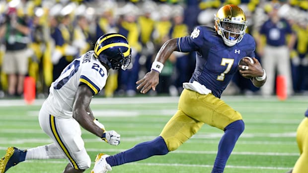 Notre Dame battles Michigan in the 2018 season opening gam