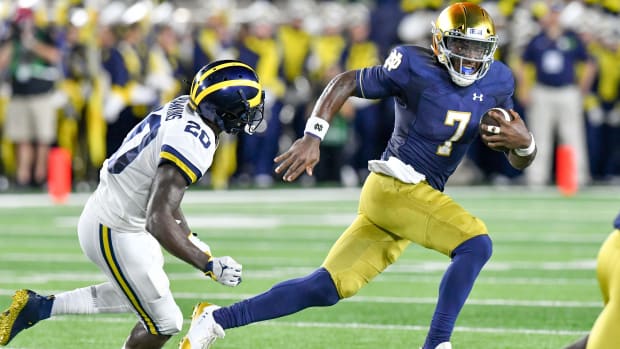 Brandon Wimbush runs in Notre Dame's season-opening win over Michigan in 2018.