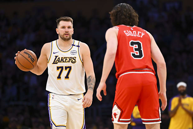 Luka Doncic Shoves Josh Giddey In Bulls-Lakers Game