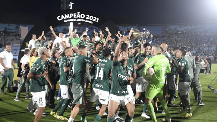 Palmeiras derrota o Flamengo por 2 a 1 e conquista o tricampeonato da Conmebol Libertadores. Palmeiras derrota o Flamengo por 2 a 1 e conquista o tricampeonato da Conmebol Libertadores.