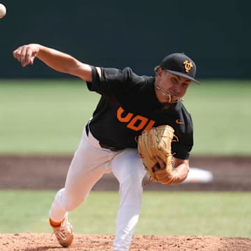 Tennessee pitcher Tegan Kuhns (21) pitches during a NCAA baseball game between the Tennessee Volunteers and Vanderbilt Commodores at Lindsey Nelson Stadium on May 11, 2025.