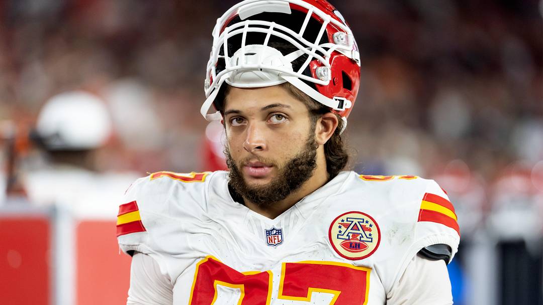 Aug 9, 2025; Glendale, Arizona, USA; Kansas City Chiefs defensive end Ashton Gillotte (97) against the Arizona Cardinals during a preseason NFL game at State Farm Stadium. Mandatory Credit: Mark J. Rebilas-Imagn Images Aug 9, 2025; Glendale, Arizona, USA; Kansas City Chiefs defensive end Ashton Gillotte (97) against the Arizona Cardinals during a preseason NFL game at State Farm Stadium. Mandatory Credit: Mark J. Rebilas-Imagn Images