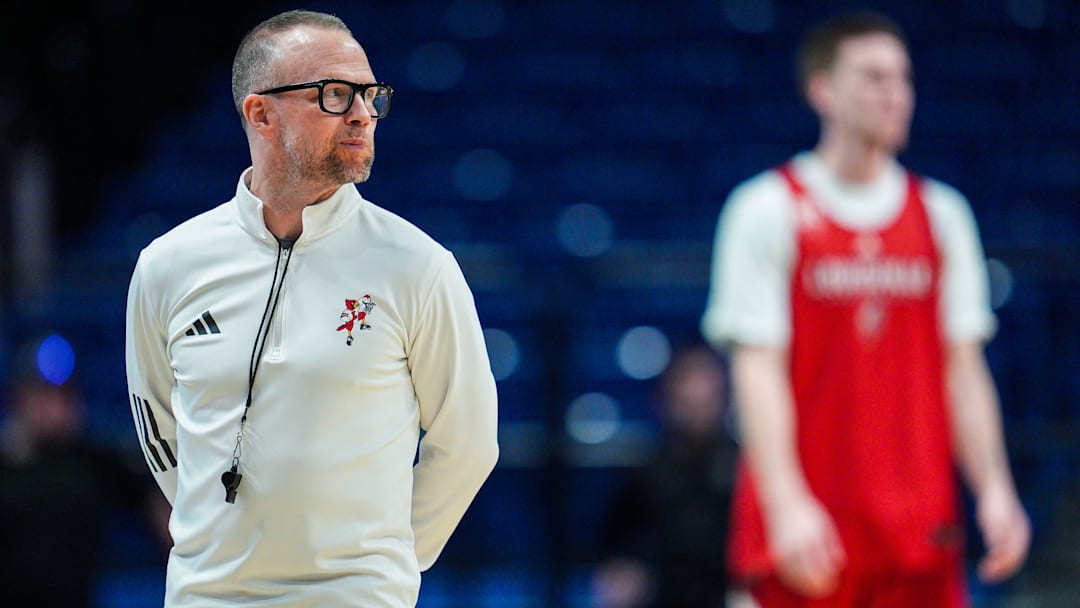 Louisville Cardinals head coach Pat Kelsey Louisville Cardinals head coach Pat Kelsey