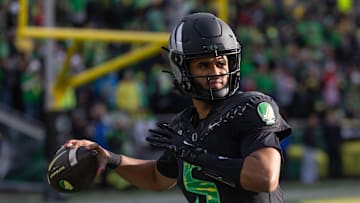 Oregon Ducks QB Dante Moore