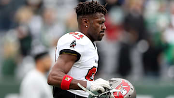 Antonio Brown no seguirá en los Buccaneers 