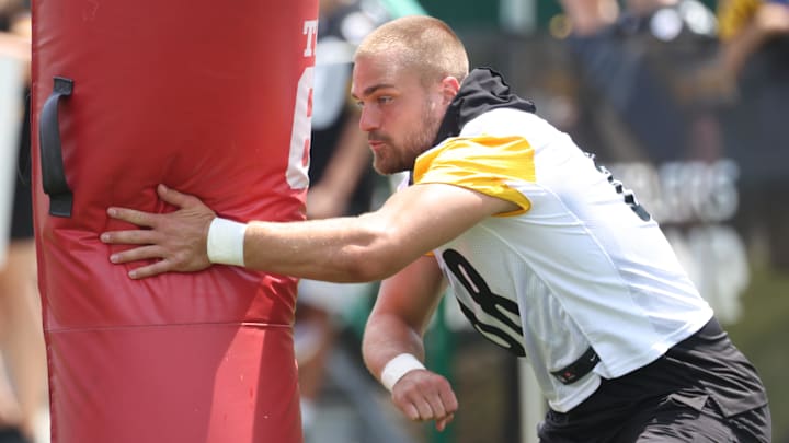 Jul 24, 2025; Latrobe, PA, USA; Pittsburgh Steelers tight end Pat Freiermuth (88) participates in drills during training camp at Saint Vincent College. Mandatory Credit: Charles LeClaire-Imagn Images Jul 24, 2025; Latrobe, PA, USA; Pittsburgh Steelers tight end Pat Freiermuth (88) participates in drills during training camp at Saint Vincent College. Mandatory Credit: Charles LeClaire-Imagn Images
