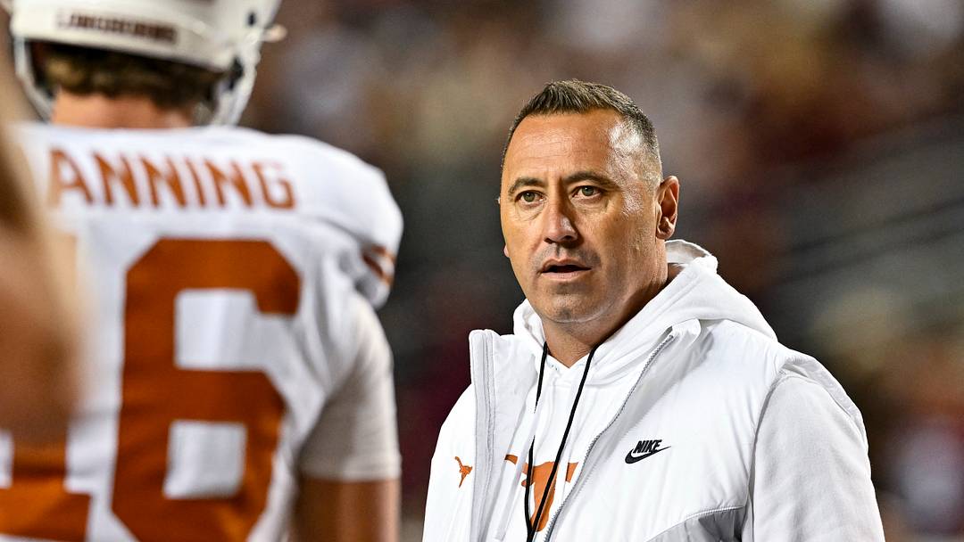 Nov 30, 2024; College Station, Texas, USA; Texas Longhorns head coach Steve Sarkisian speaks with quarterback Arch Manning (16) during warm ups against the Texas A&M Aggies at Kyle Field. Mandatory Credit: Maria Lysaker-Imagn Images Nov 30, 2024; College Station, Texas, USA; Texas Longhorns head coach Steve Sarkisian speaks with quarterback Arch Manning (16) during warm ups against the Texas A&M Aggies at Kyle Field. Mandatory Credit: Maria Lysaker-Imagn Images