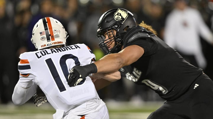 Nov 9, 2023; Louisville, Kentucky, USA; Louisville Cardinals defensive lineman Ashton Gillotte (9) sacks Virginia Cavaliers quarterback Anthony Colandrea (10) during the first quarter at L&N Federal Credit Union Stadium.