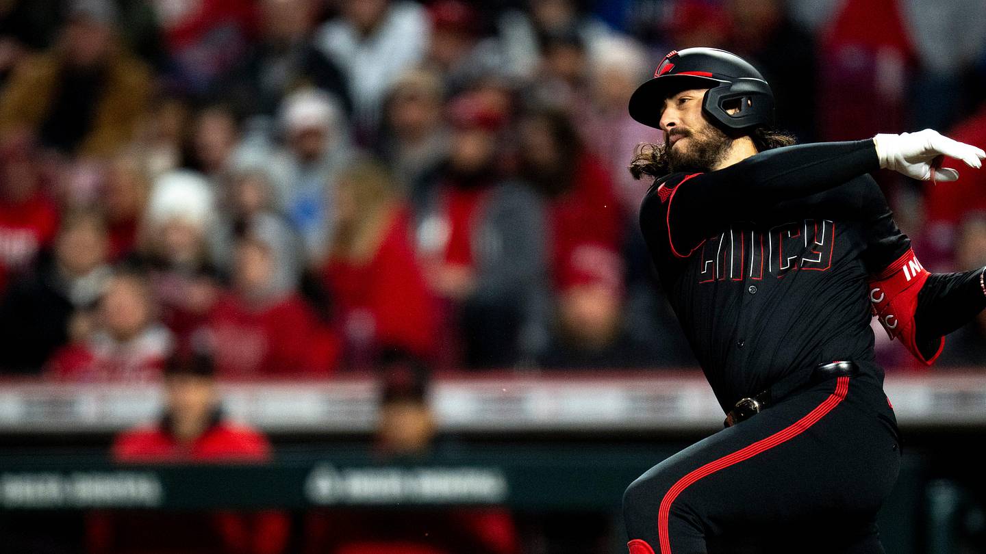 jonathan-india-taken-out-cincinnati-reds-lineup-after-getting-injured