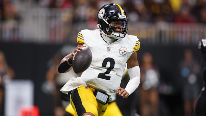 Sep 8, 2024; Atlanta, Georgia, USA; Pittsburgh Steelers quarterback Justin Fields (2) scrambles against the Atlanta Falcons in the fourth quarter at Mercedes-Benz Stadium. Mandatory Credit: Brett Davis-Imagn Images