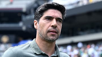 Abel comenta Palmeiras x Chelsea e aceita o favoritismo do rival