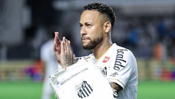 Neymar em ação pelo Santos durante vitória sobre o Atlético-MG na Vila Belmiro, pelo Brasileirão 2026
