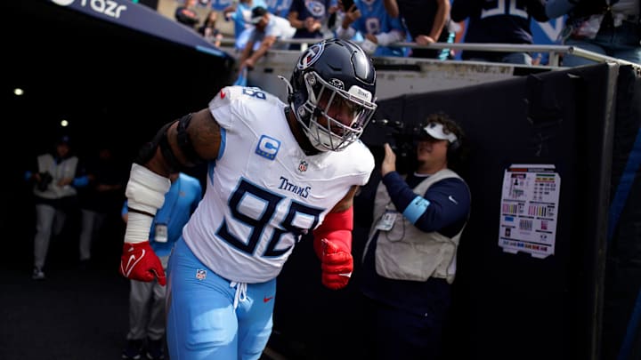 Tennessee Titans defensive tackle Jeffery Simmons (98) hits the field for warmups before the Chicago Bears game at Soldier Field in Chicago, Ill., Sunday, Sept. 8, 2024.