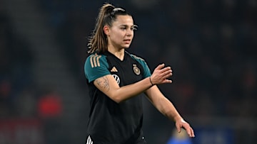 Sollte Lena Oberdorf bei der EM wieder das DFB-Trikot tragen?