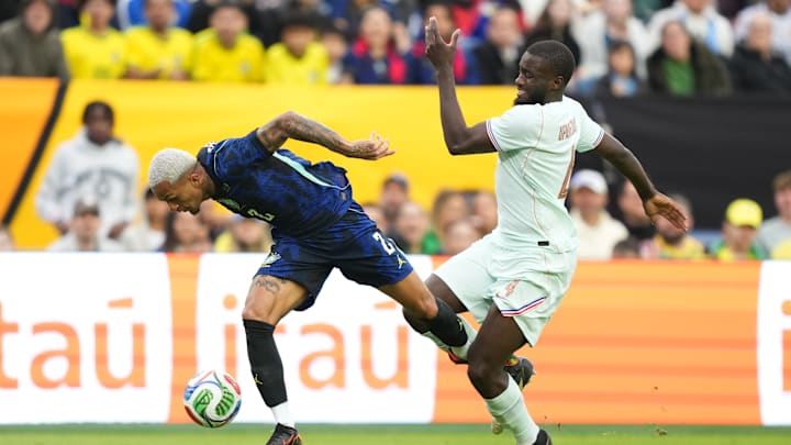 Nach dieser Aktion sah Upamecano Rot