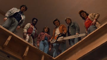 STRANGER THINGS. (L to R) Finn Wolfhard as Mike Wheeler, Caleb McLaughlin as Lucas Sinclair, Natalia Dyer as Nancy Wheeler, Joe Keery as Steve Harrington, Charlie Heaton as Jonathan Byers, and Gaten Matarazzo as Dustin Henderson in STRANGER THINGS.