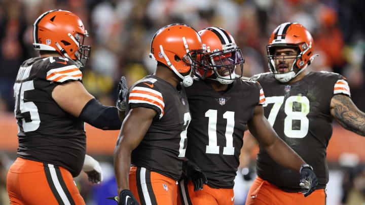 Pittsburgh Steelers v Cleveland Browns