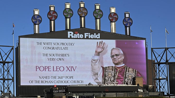 The White Sox honor Pope Leo XIV before a game against the Marlins.
