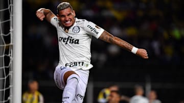 Ex-centroavante do Botafogo marcou dois gols
