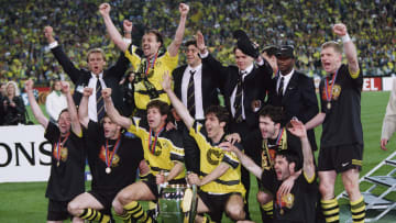 El Borussia Dortmund celebrando el título de la Champions League de 1996-97, tras triunfar frente a la Juventus