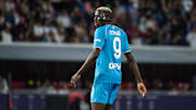 Com  Victor Osimhen, Napoli tenta emplacar mais uma vitória na Champions League 2023/24.