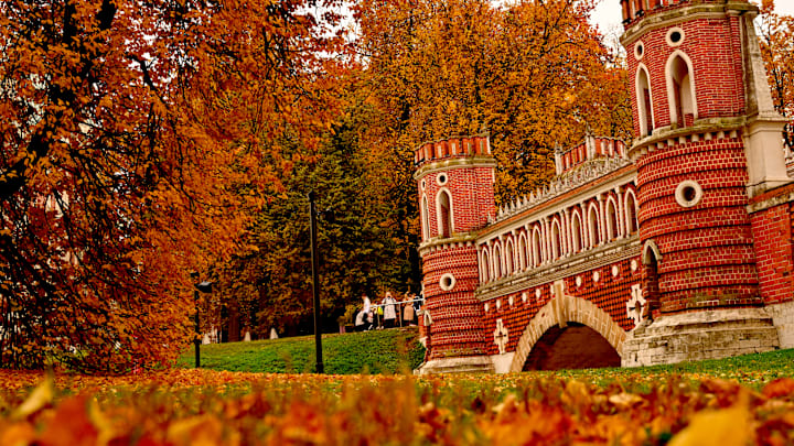 Golden autumn colors adorn Moscow's Tsaritsyno Palace gardens